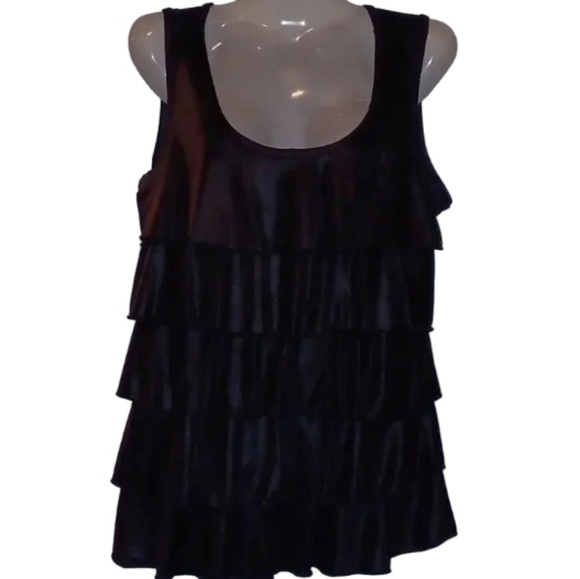 💙🌹 BLACK top with ruffles in front - Picture 2 of 13